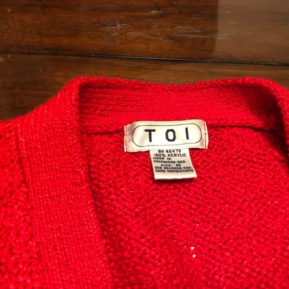 Toi red Bottom Sweater Top Women’s, Size Medium - Picture 2 of 2